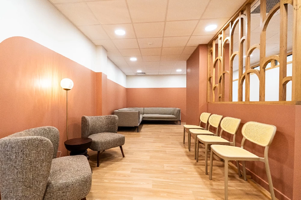 aménagement salle d'attente clinique europe